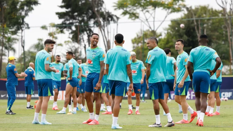 Casagrande indica três laterais para a seleção brasileira: “Podem ser testados”