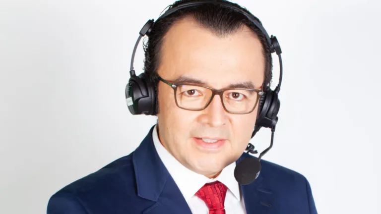 ESPN estende contrato do narrador Rogério Vaughan