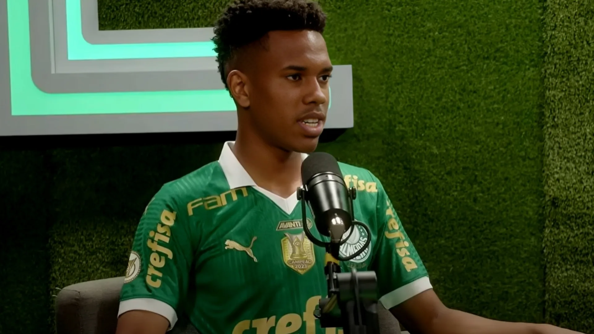 Estêvão, do Palmeiras, destaca goleiro diferenciado no Brasil hoje: “Referência”