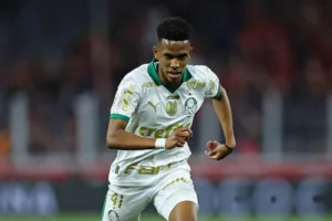 Estêvão, do Palmeiras, aos 17 anos pode ser o artilheiro mais jovem da história do Brasileirão Série A 