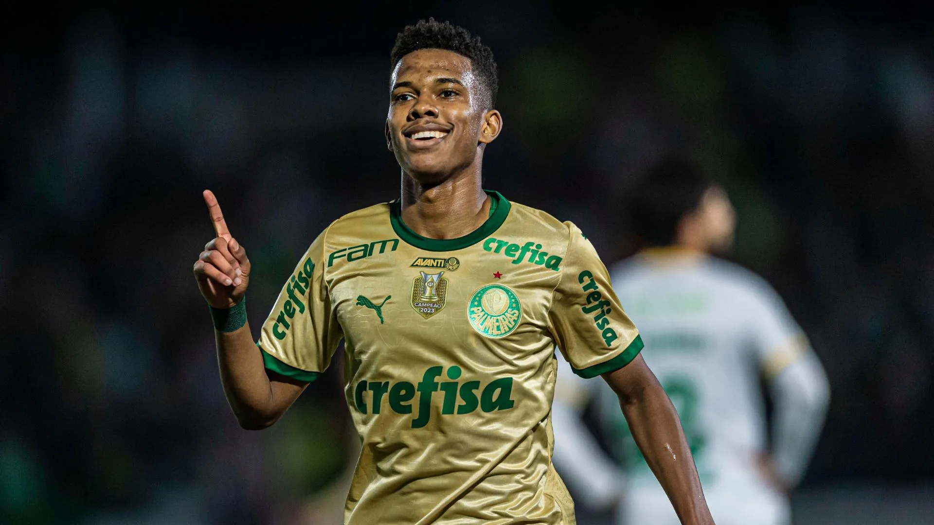 Estêvão, do Palmeiras, aponta jogador que é referência fora de campo: “Discreto”