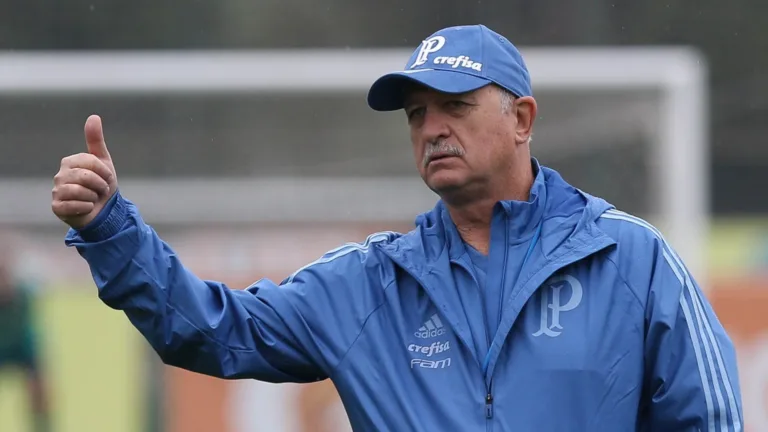 Felipão responde se já recebeu proposta de rivais do Palmeiras