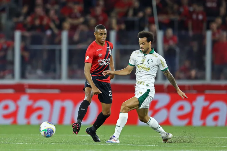 Felipe Anderson, do Palmeiras, faz comparação entre Estêvão e Neymar e revela pedido que fez para Abel Ferreira 