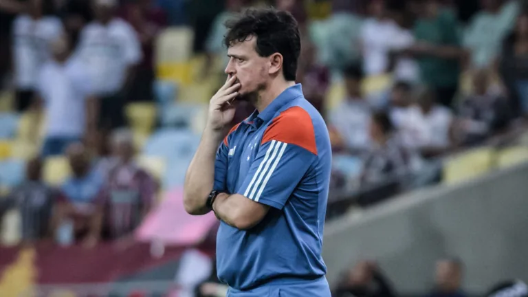 Torcedores detonam Fernando Diniz, do Cruzeiro, após derrota: “Muito ruim”
