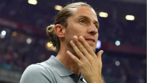 Filipe Luís aponta jogador que “deixa o torcedor apaixonado” no Brasil: “Completo”