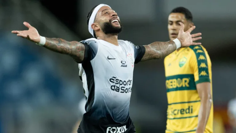 Com gol de Memphis, Corinthians vence e mantém o Cuiabá no Z-4 do Brasileirão