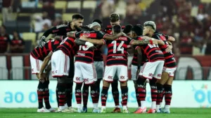 Cicinho aponta jogador do Flamengo que estaria “fazendo corpo mole”
