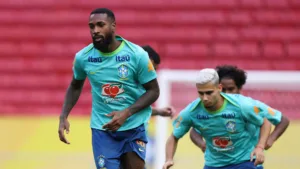 Gerson sente dores após partida da seleção brasileira e preocupa o Flamengo que joga contra o Fluminense