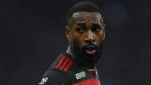 Gerson, do Flamengo, se manifesta sobre status de melhor meio-campista do Brasileirão