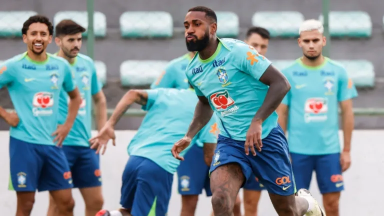 Gerson, do Flamengo, anota golaço em treino da seleção brasileira; assista