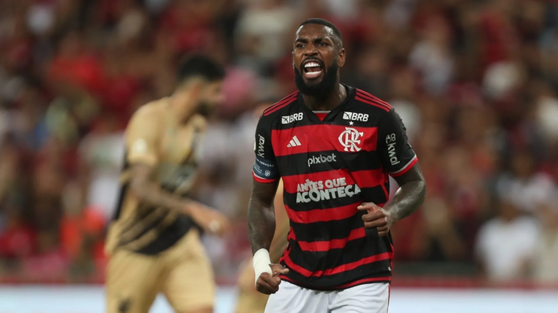 Gerson, do Flamengo, destaca camisa 10 diferenciado no Brasileirão: “Alto nível”