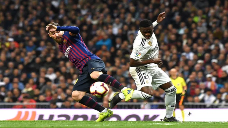 Jornal espanhol critica ausência de Vinicius Junior e cita Messi em premiação da Bola de Ouro