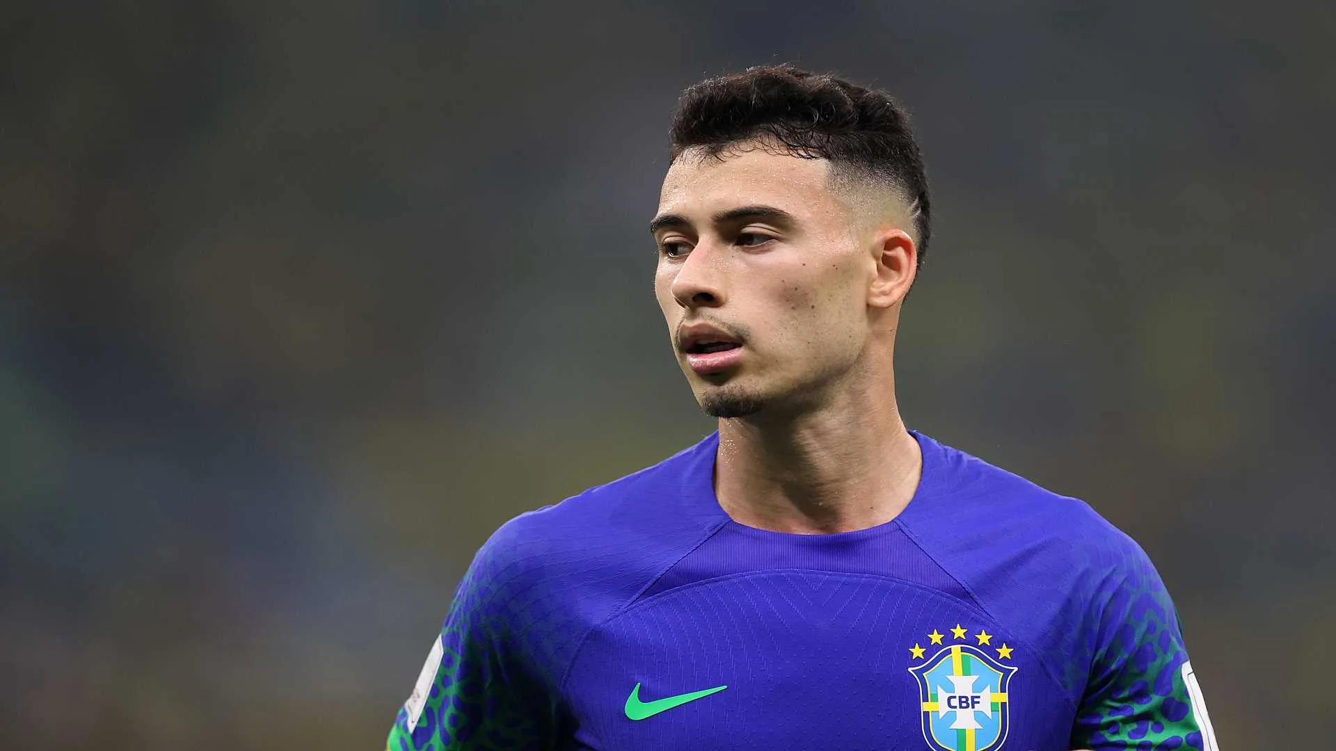 Martinelli sente dores e vira preocupação para a seleção brasileira