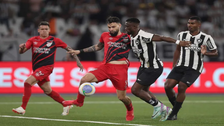 Brasileirão Série A com rodada tripla na TV Globo neste sábado