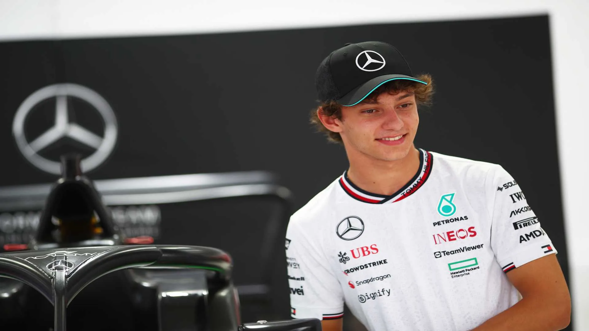 Fórmula 1 hoje: Antonelli cita conversas com Hamilton e quer vencer George Russell