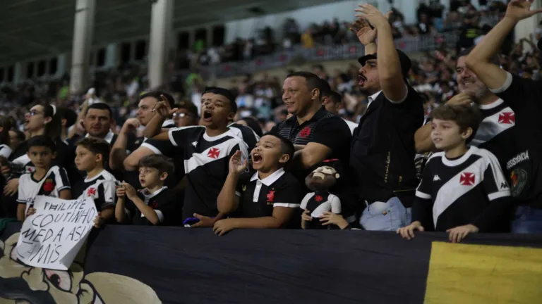 Vasco hoje (11/10): banda de rock recebe camisa, definição de árbitro e mais