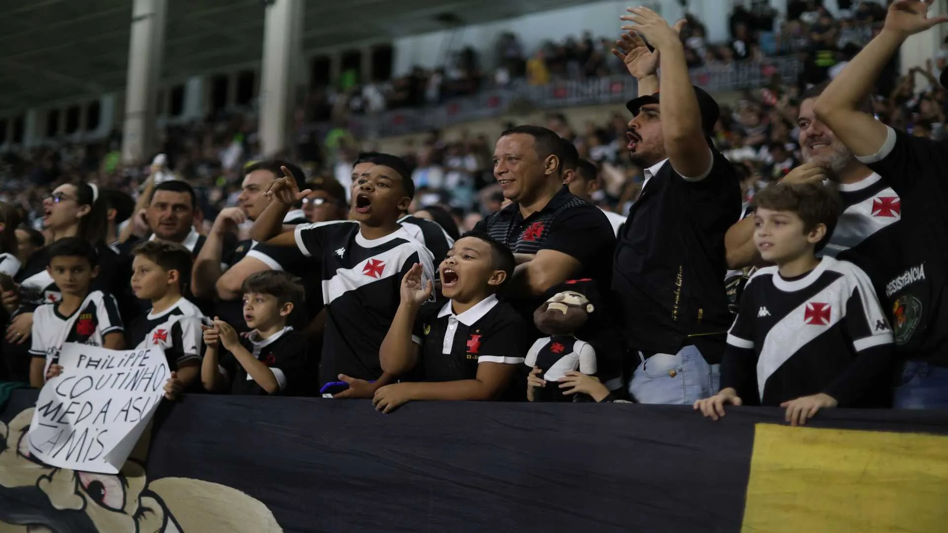 Vasco hoje (11/10): banda de rock recebe camisa, definição de árbitro e mais