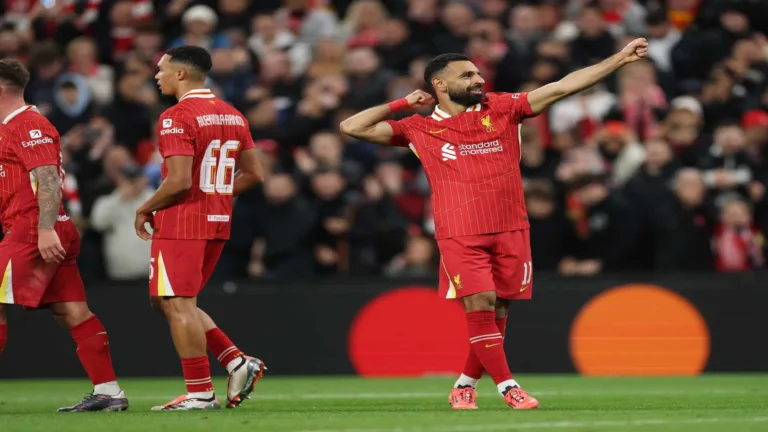 Salah marca golaço em vitória do Liverpool sobre o Bologna na Champions