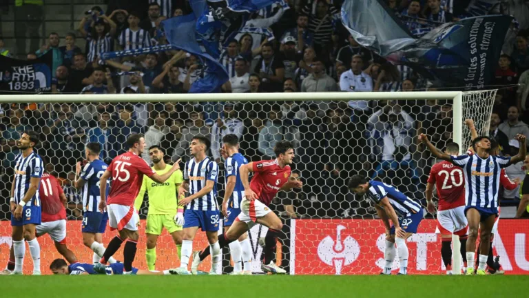 Em jogo equilibrado, Manchester United e Porto empatam pela Europa League