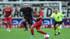 Corinthians atropela o Athletico-PR e respira no Brasileirão Série A