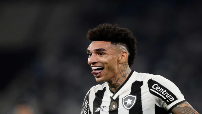 Botafogo atropela o Peñarol e abre ampla vantagem na Libertadores