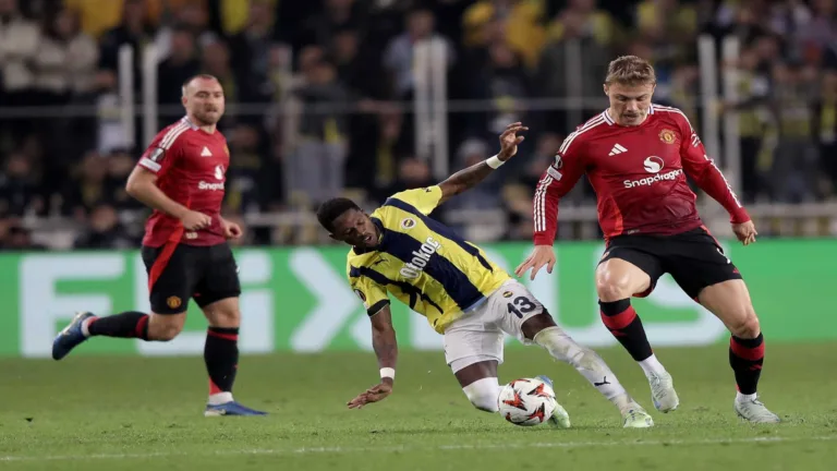 Manchester United joga mal e empata com o Fenerbahçe pela Liga Europa