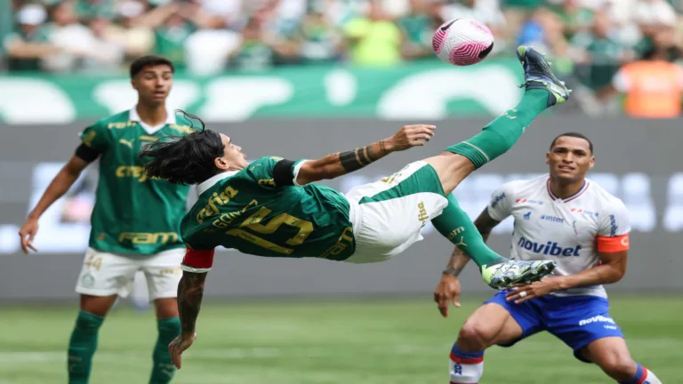 Palmeiras empata com o Fortaleza e assume liderança provisória no Brasileirão