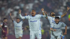 Com gol de Kaio Jorge, Cruzeiro vence o Lanús e avança à final da Sul-Americana