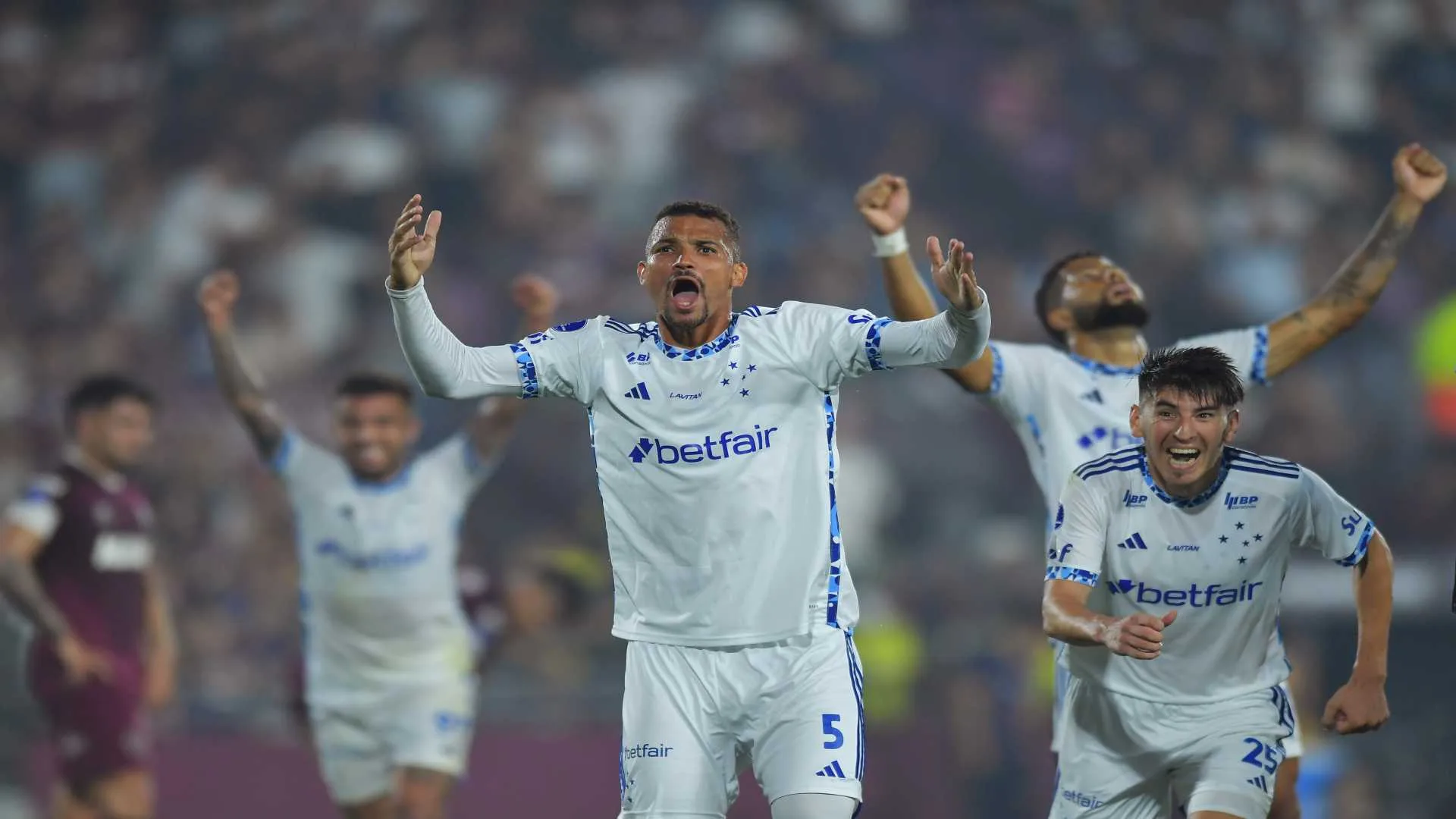 Com gol de Kaio Jorge, Cruzeiro vence o Lanús e avança à final da Sul-Americana