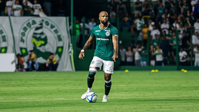 Goiás sofre com “lei do ex” em derrota para o Vila Nova no Brasileirão Série B