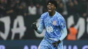 Torcedores do Flamengo reagem à declaração de Hugo Souza após jogo da Copa do Brasil