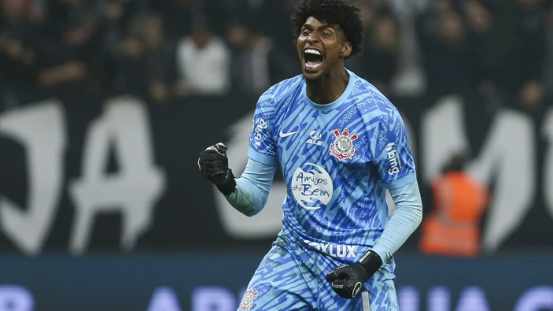 Torcedores do Flamengo reagem à declaração de Hugo Souza após jogo da Copa do Brasil