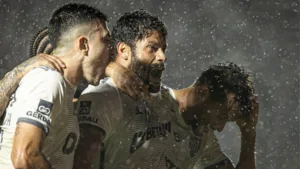 Hulk, do Atlético-MG, indica zagueiro difícil de encarar no Brasil: “Grande jogador”