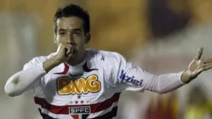 Ilsinho relembra “garrafada” que levou de Muricy Ramalho no SPFC