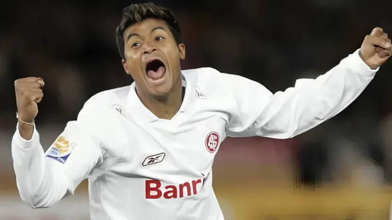 Adriano Gabiru revela quase ter ficado de fora do Mundial de 2006 do Internacional: “Diretoria não queria me levar”