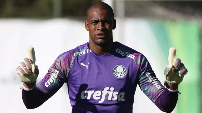 Jailson, ex-Palmeiras, sinaliza goleiro com status de “herói” no Brasileirão: “Sempre é o melhor”