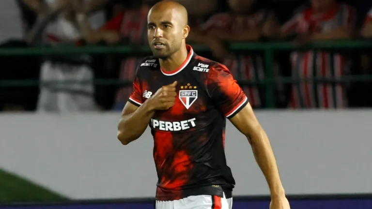 Torcedores do São Paulo reagem após desabafo de Lucas Moura