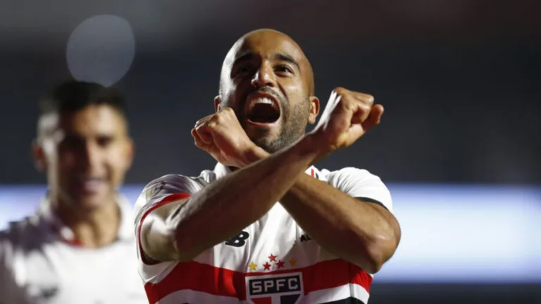 Lucas Moura, do SPFC, sinaliza jogador com “raça absurda” atuando no Brasil