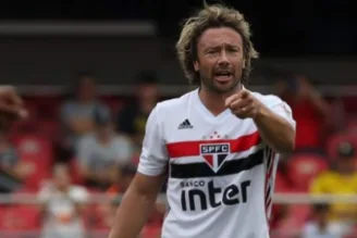 Lugano, em ação pelo São Paulo