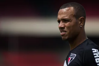 Luis Fabiano durante treino do São Paulo no Estádio MorumBIS em 2015
