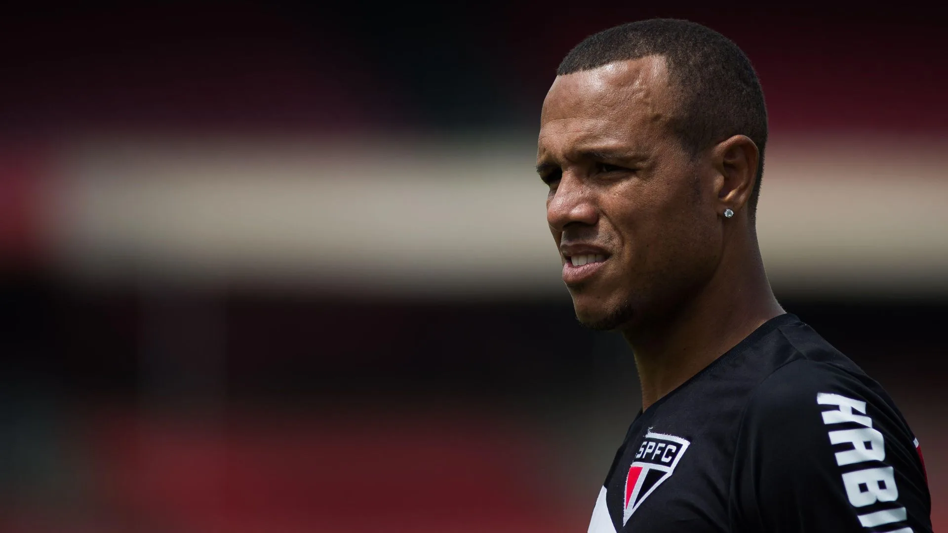 Luis Fabiano aponta centroavante fora da curva do futebol brasileiro: “Grande atacante”