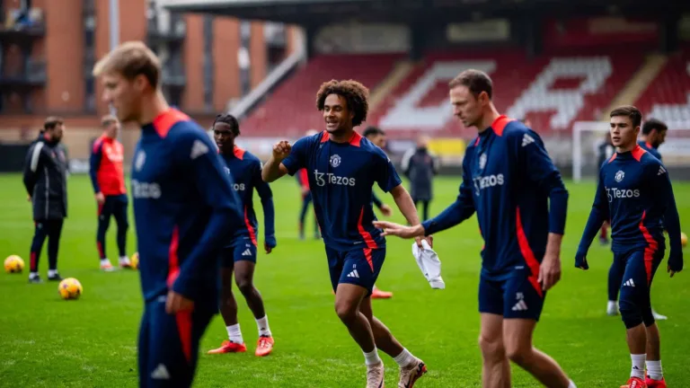 Manchester United x Leicester: onde assistir AO VIVO a Copa da Liga Inglesa