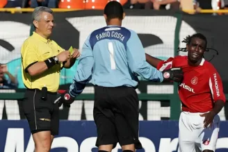 Márcio Rezende de Freitas, Fábio Costa e Tinga no famoso lance