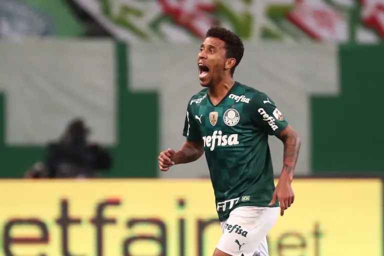 Grêmio inicia conversas para contratar Marcos Rocha, do Palmeiras, e Kaliel Dorneles explica: “Fora dos planos de Abel”