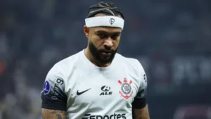 Corinthians pode perder Memphis e mais 11 contra o Palmeiras; veja pendurados