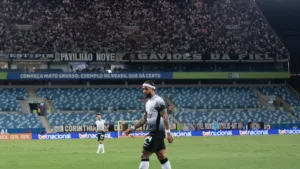 Memphis tira Corinthians do Z-4, lance bizarro do SPFC e mais memes do Brasileirão