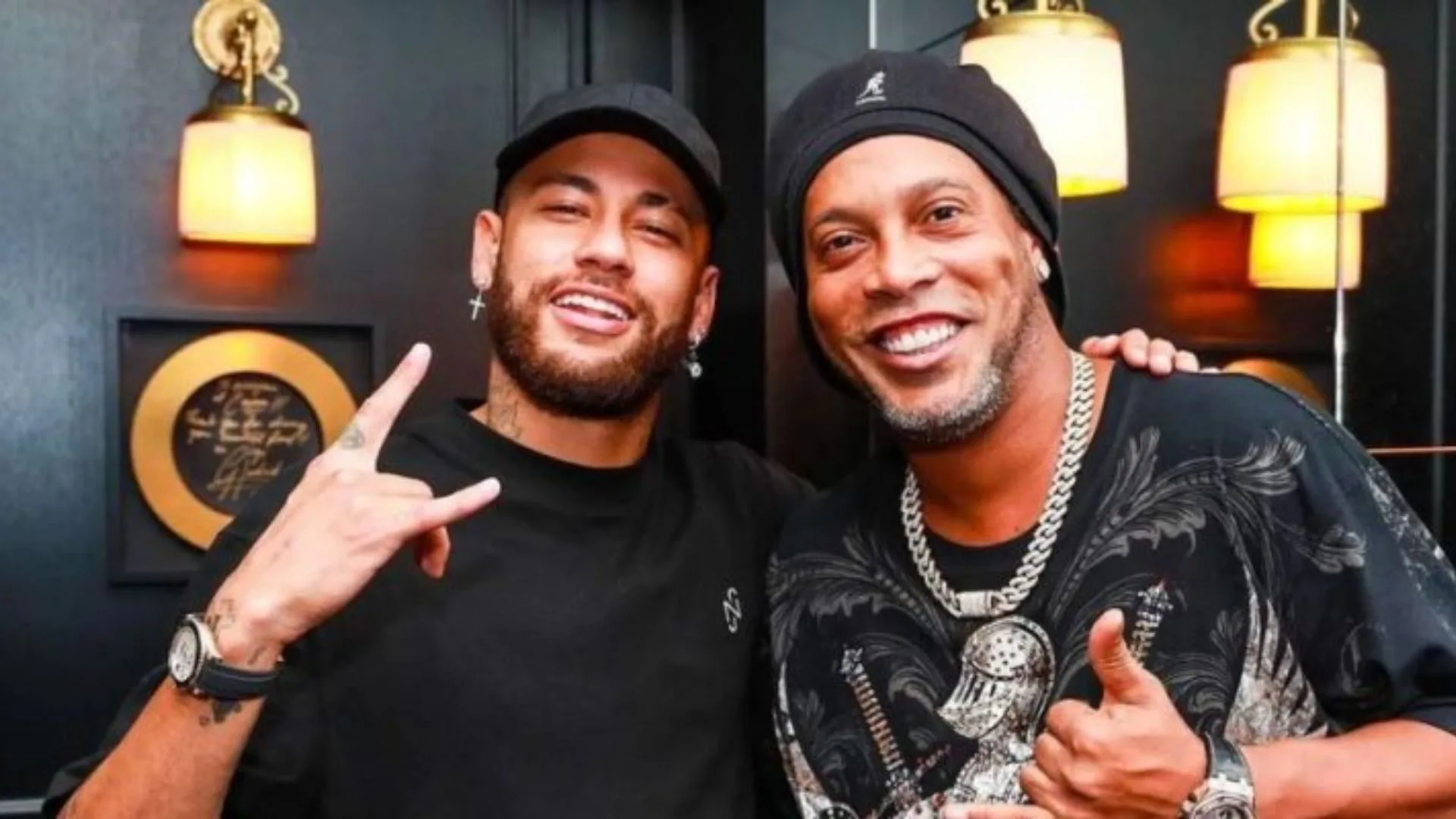 Neymar fica abaixo de Ronaldinho em lista dos melhores do século; confira