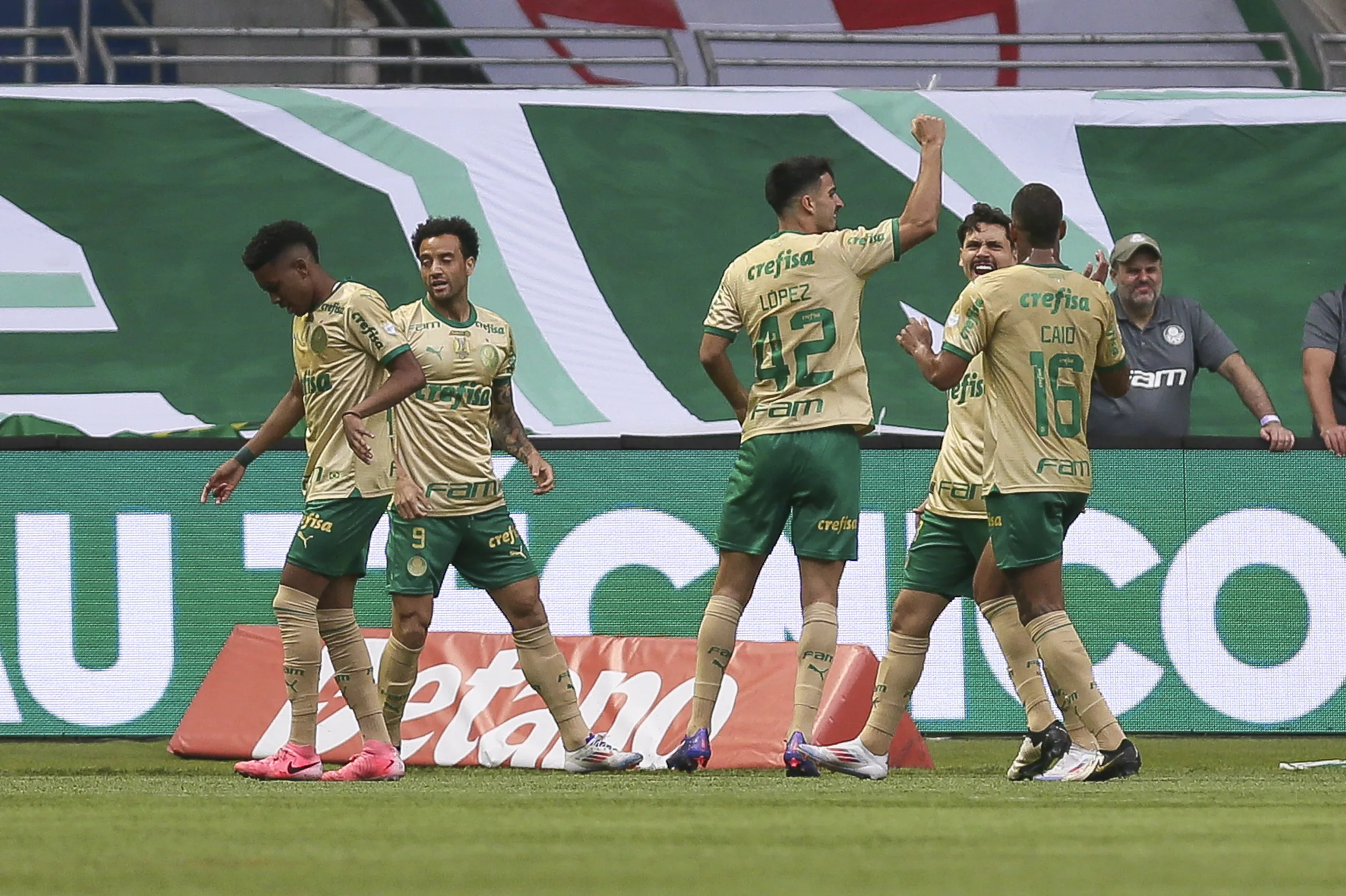 Palmeiras tem 100% de aproveitamento com camisa dourada e torcedores relembram 2023