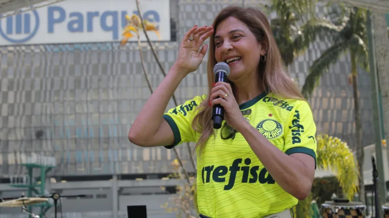 Palmeiras recebe oferta de máster maior que o Corinthians; veja valores