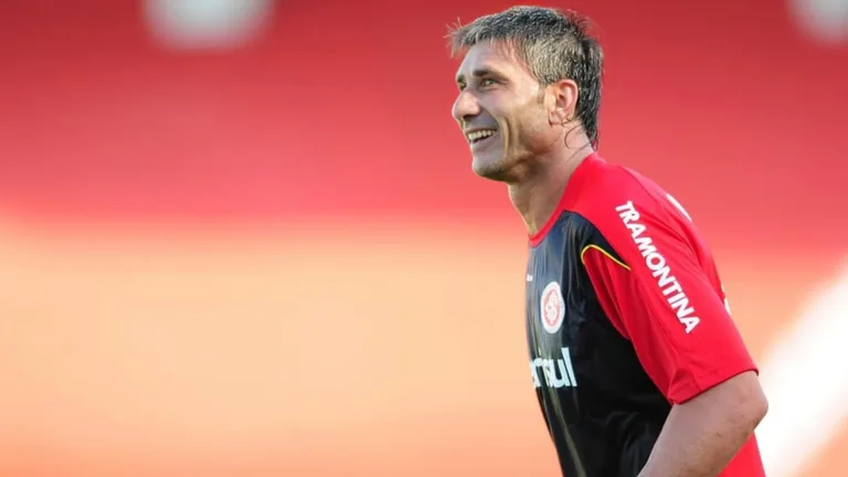 Ex-goleiro de Boca Juniors e Internacional ignora Messi e Maradona ao eleger melhor jogador argentino: “Fenômeno”